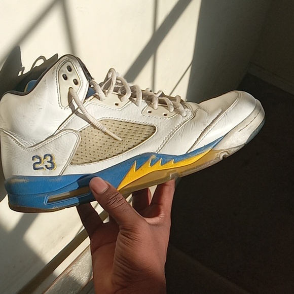 Jordan 5 Laney - Picture 1 of 4